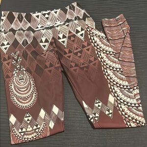 ONZIE like new Geometric Patterned Leggings